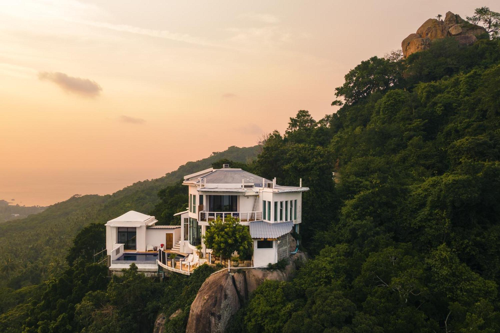 Villa On The Rocks *