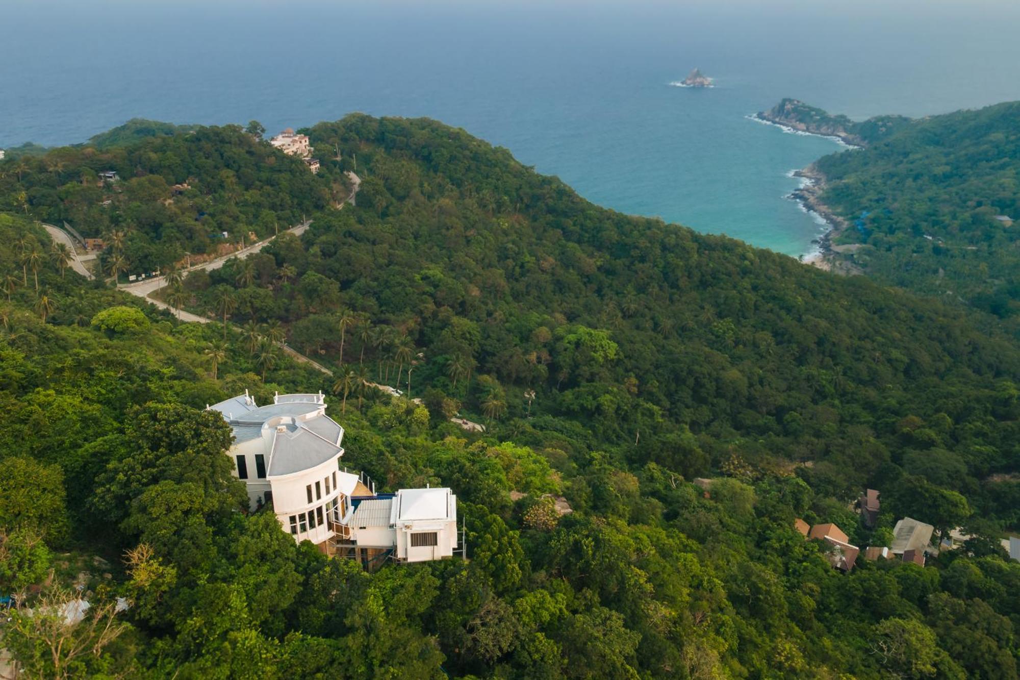 Villa On The Rocks